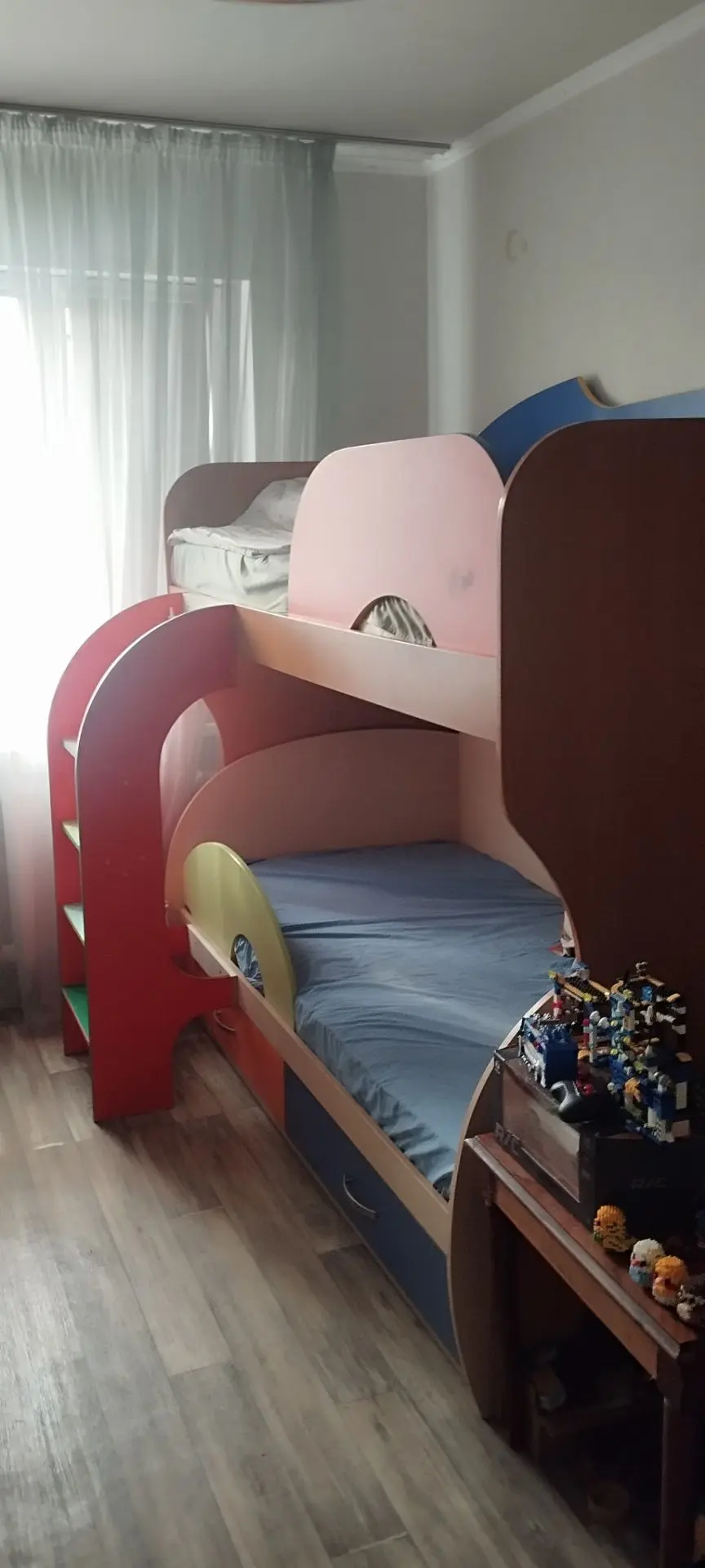 Продам двухъярусную кровать.