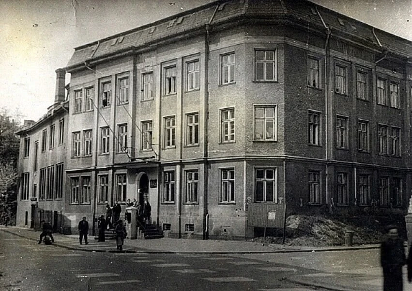 В октябре 1946 года был создан Калининградский техникум советской торговли. Сейчас в эт...