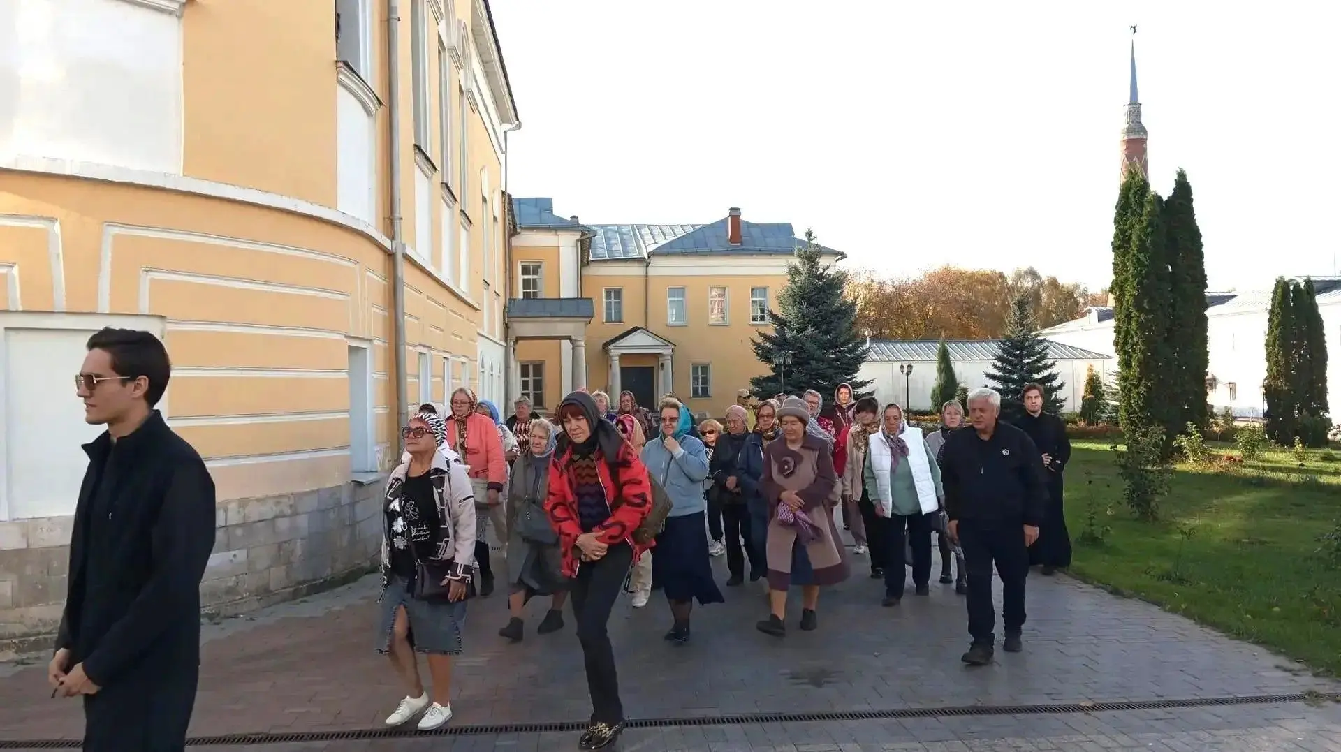 Участники клуба «Активное долголетие» из Коломны совершили пеший лекторий в Старо-Голут...