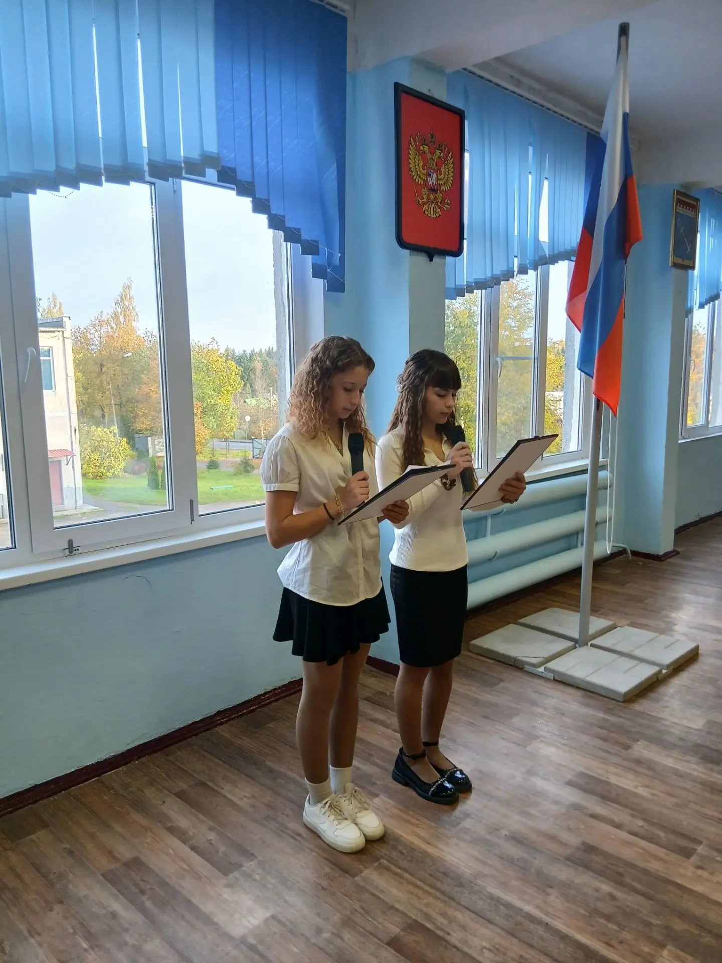 День Учителя в Никольской школе начался с торжественной линейки, исполнением гимна и по...