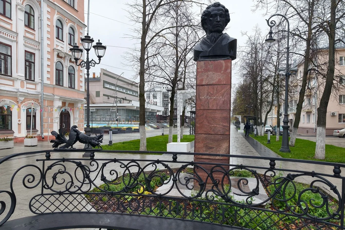 Днём по области +5,+10° местами до +15°, умеренный, местами сильный дождь.  По западу н...