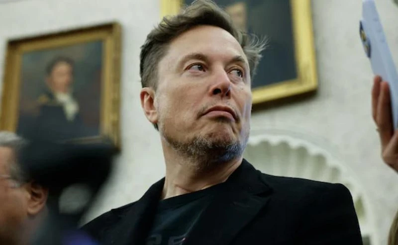The Telegraph: Илон Маск лично предложил Дональду Трампу замедлить работу Starlink на У...