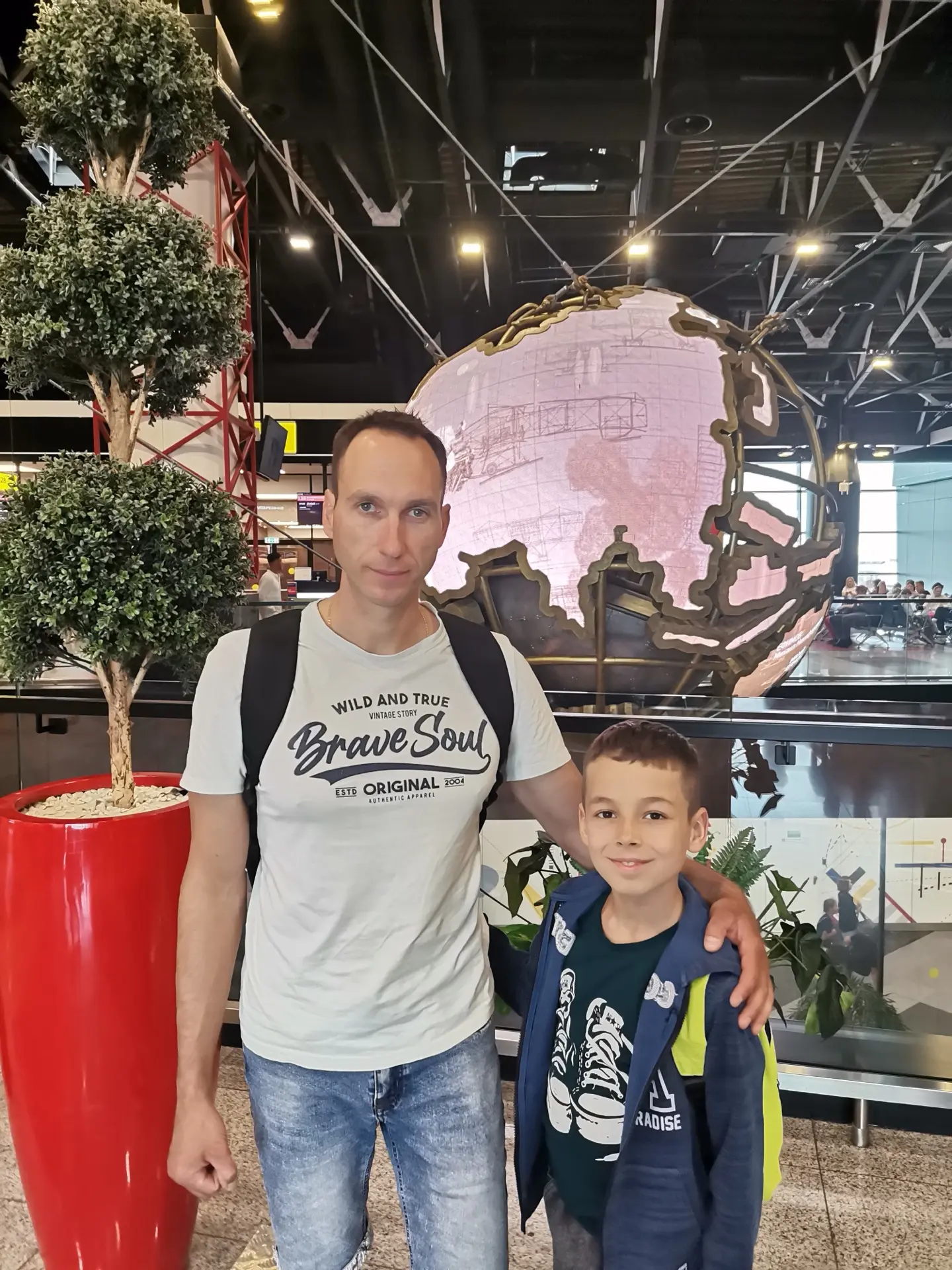 Мой папа — супергерой, потому что он самый смелый! Я тобой горжусь, пап!