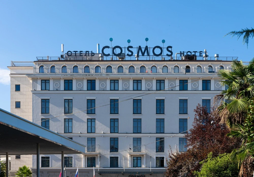 Отель COSMOS SOCHI (EX. PARK INN BY RADISSON) находится в центре Сочи всего в 50 метрах...