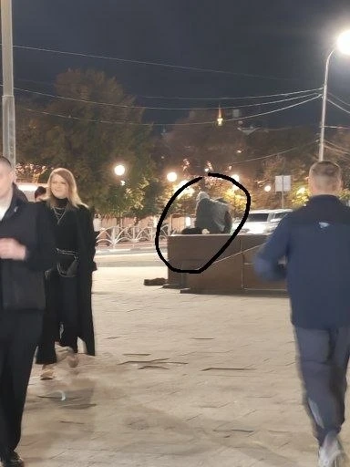 Ищу этого мальчика, сидел играл на гитаре, у тебя очень красиво получается петь, хотела...