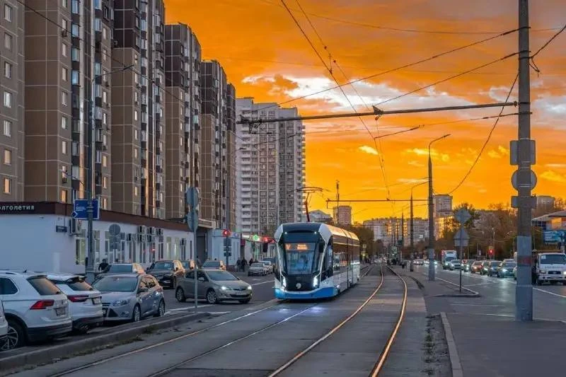 🚋 Синий трамвай на закате у Бабушкинской