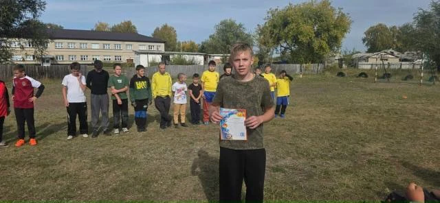 ⚽Житель Алтайского края на коляске вернул футбол в родное село