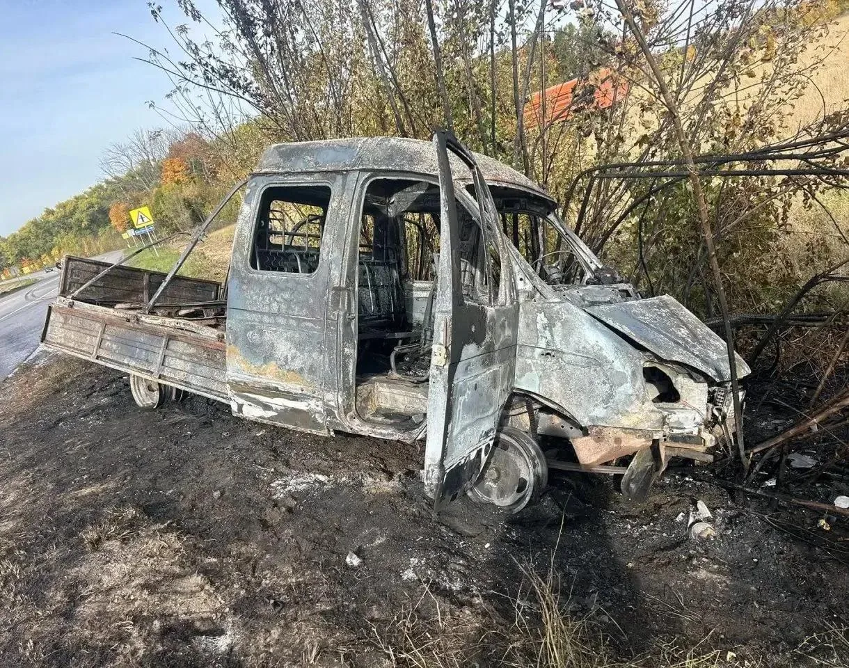 «Газель» полностью сгорела в Хохольском районе после столкновения с «КамАЗом»: пострада...