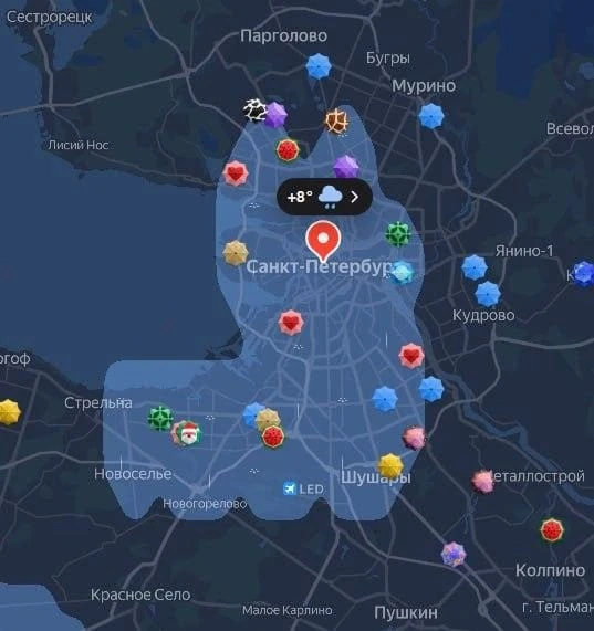 Дождевое облако над Петербургом днём 10 октября приняло необычную форму. Оно похоже на ...