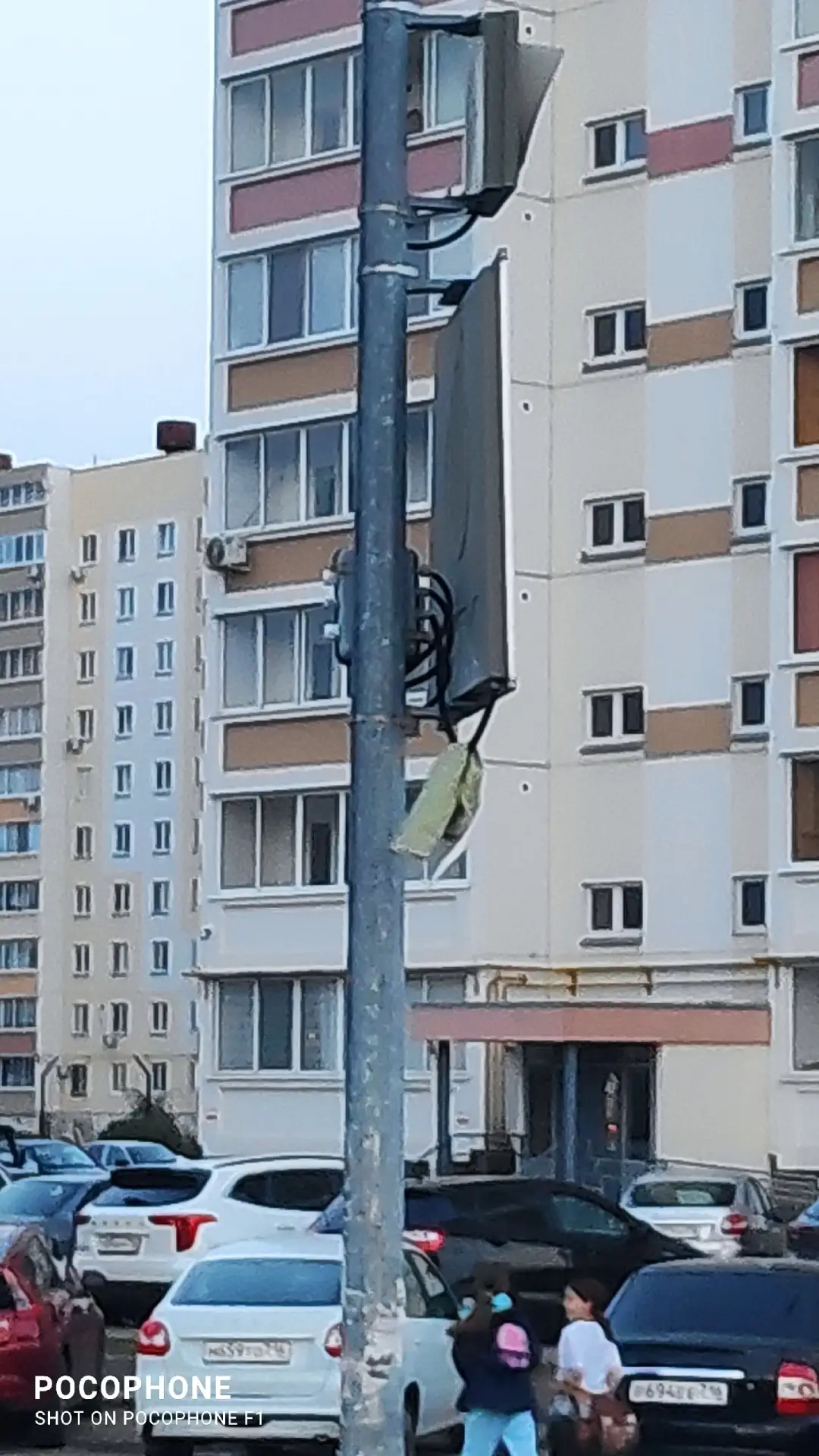 Здравствуйте, Кто-то потерял штанишки после сада, на пешеходов магазин Лира, повесил на...