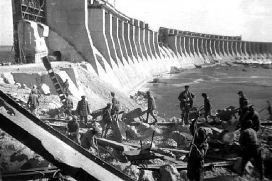 10 октября 1932 года состоялся торжественный пуск ДнепроГЭС — флагмана советской индуст...