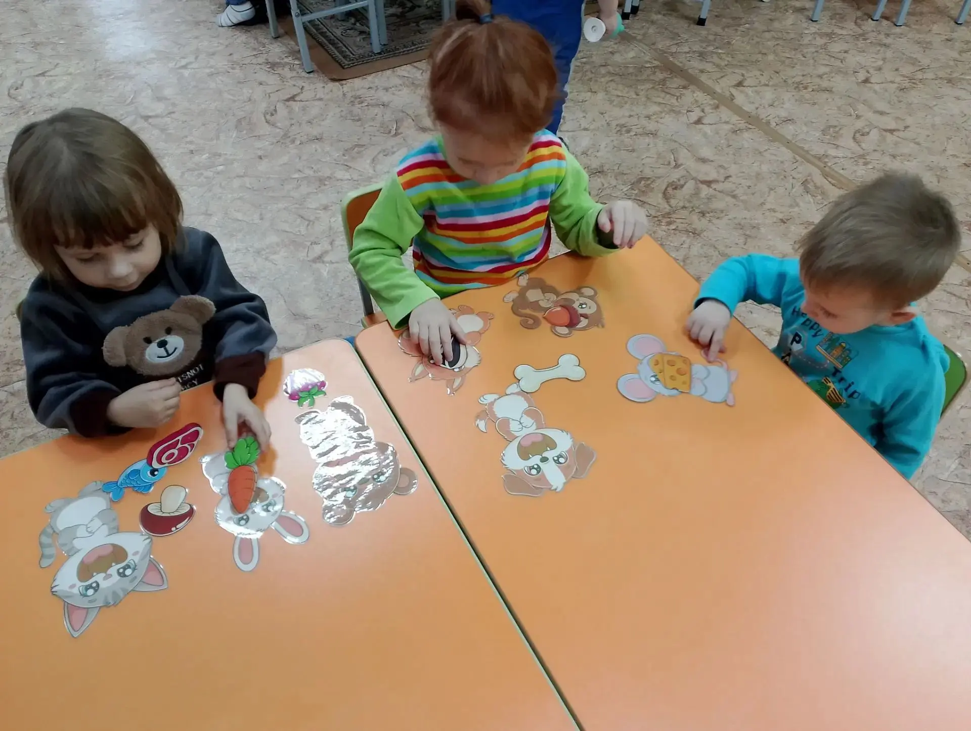 🐱🐷🐄 Наши ребята играли в игру "Накорми животных"! 🐱🐷🐄