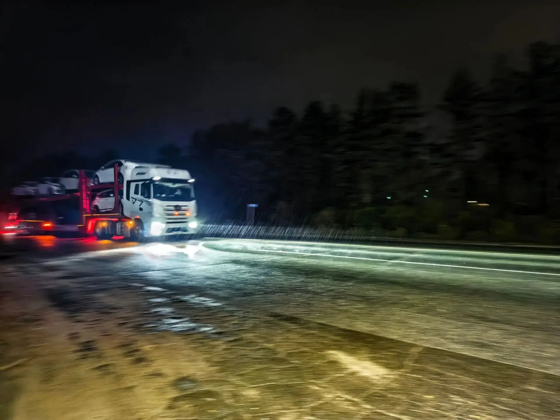 Все наши автовозы всегда при доставке ваших автомобилей ночью стоят на охраняемых стоян...