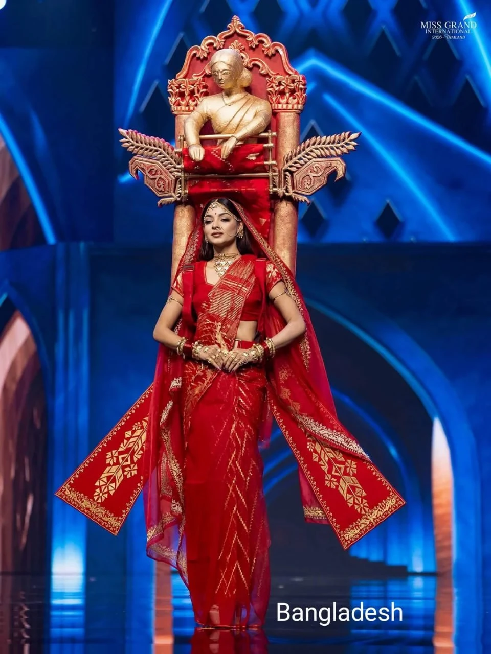 Еще немного шикарных костюмов с Miss Grand International. Представляем, сколько это доб...