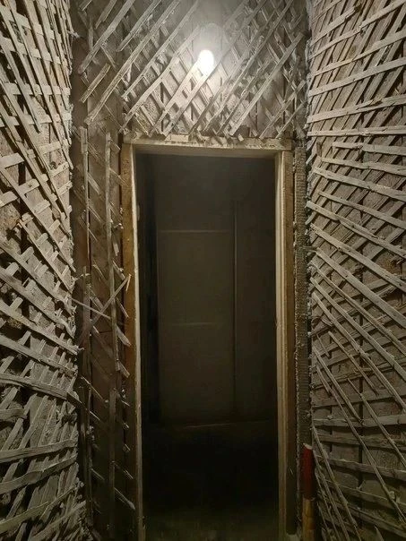 Отштукатурить под маяки 2 стены и над дверью, около 10 кв м, матерьял весь куплен. Цена...