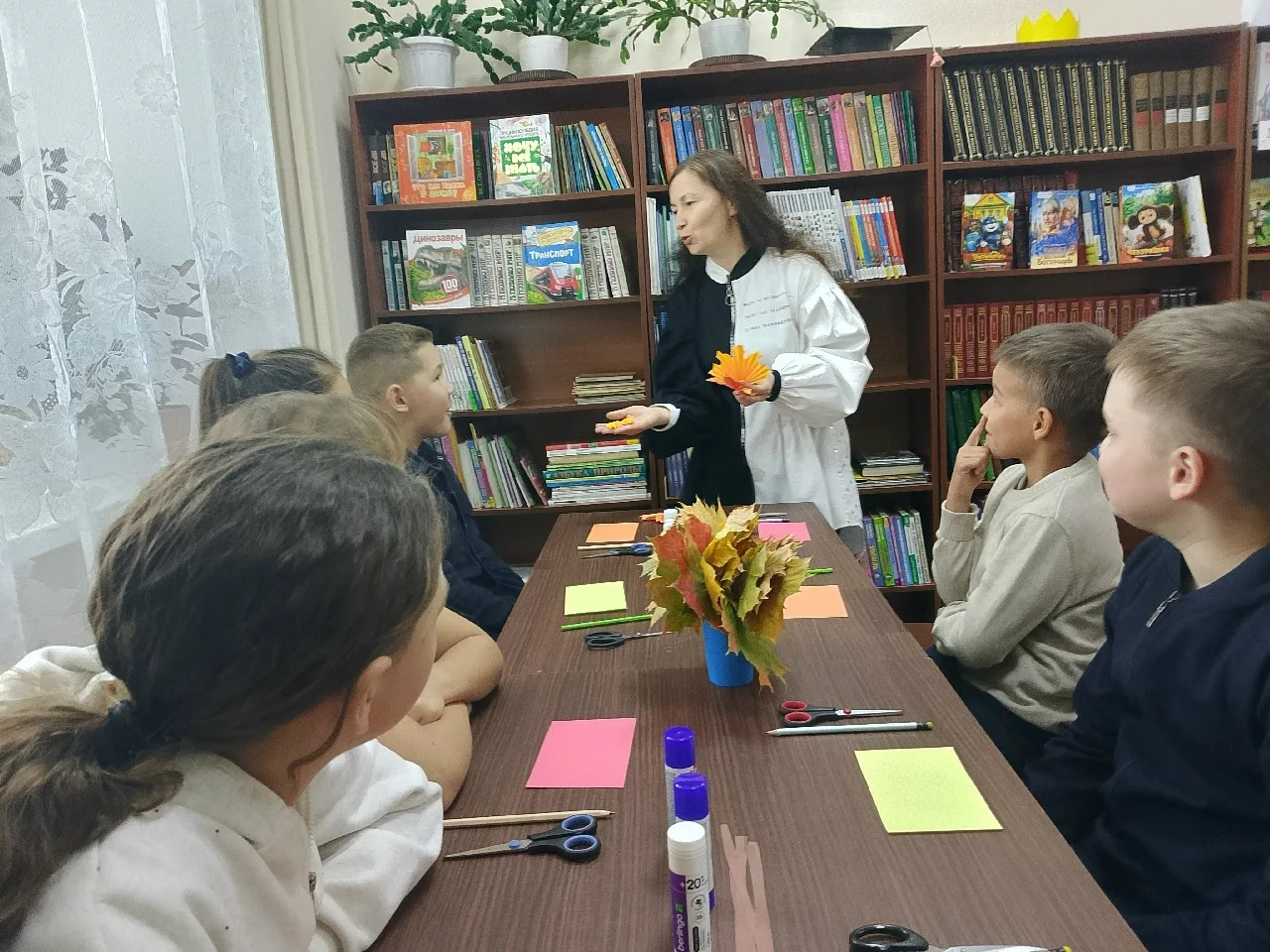 В Приволжской библиотеке для участников клуба «Разреши себе творить» прошел мастер-клас...