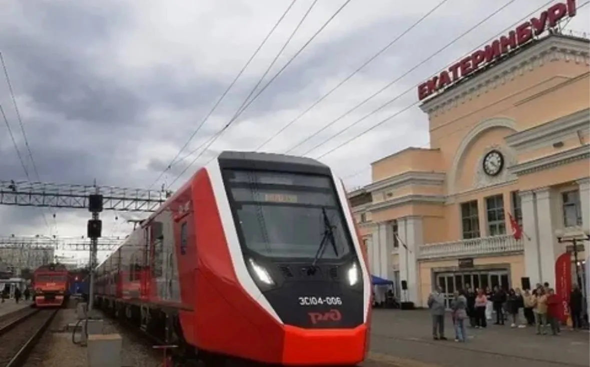 В Свердловской области электрички переходят на зимний режим работы.