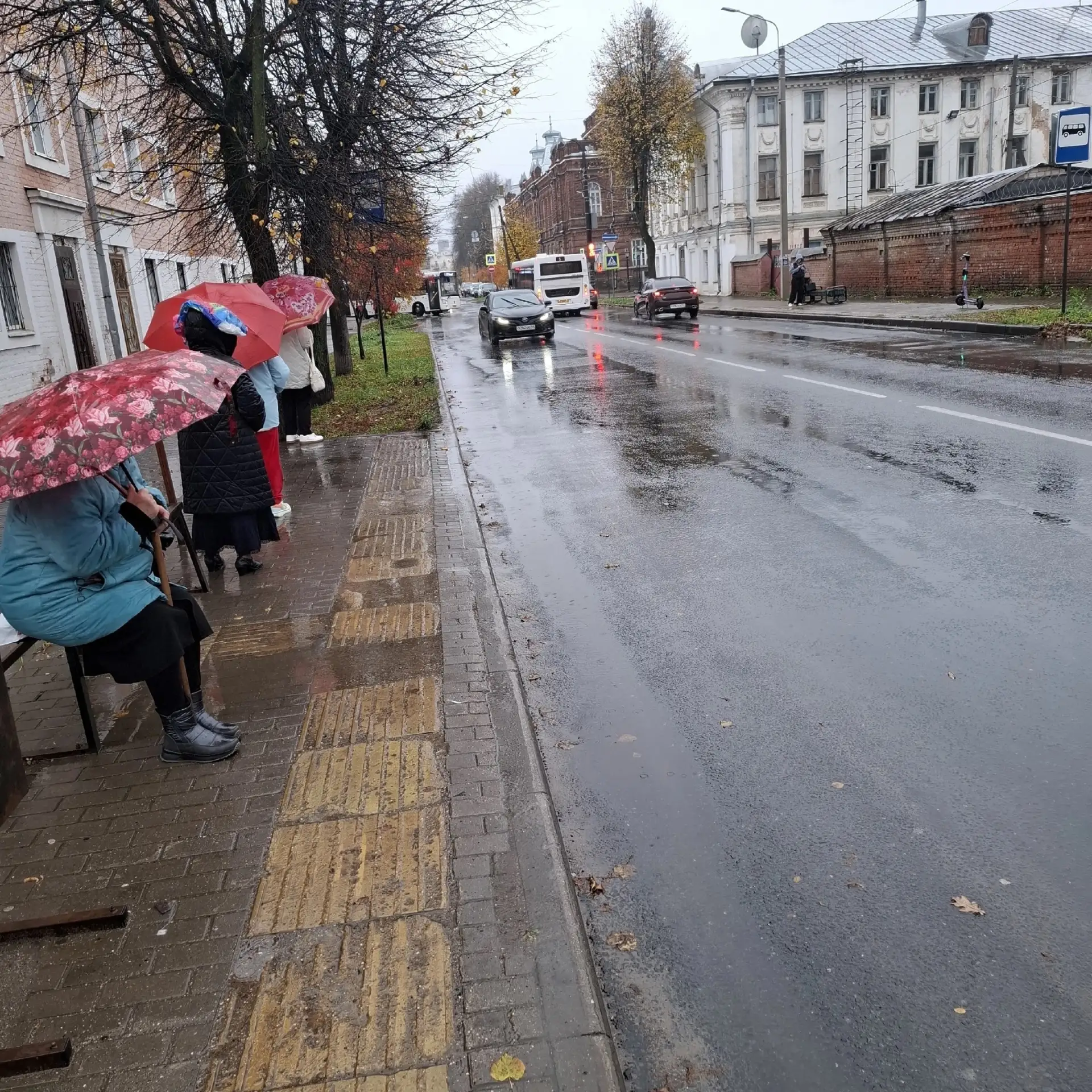 Κocтpoмa, aвтoбуcнaя ocтaнoвкa нa ул.Κнязeвa.