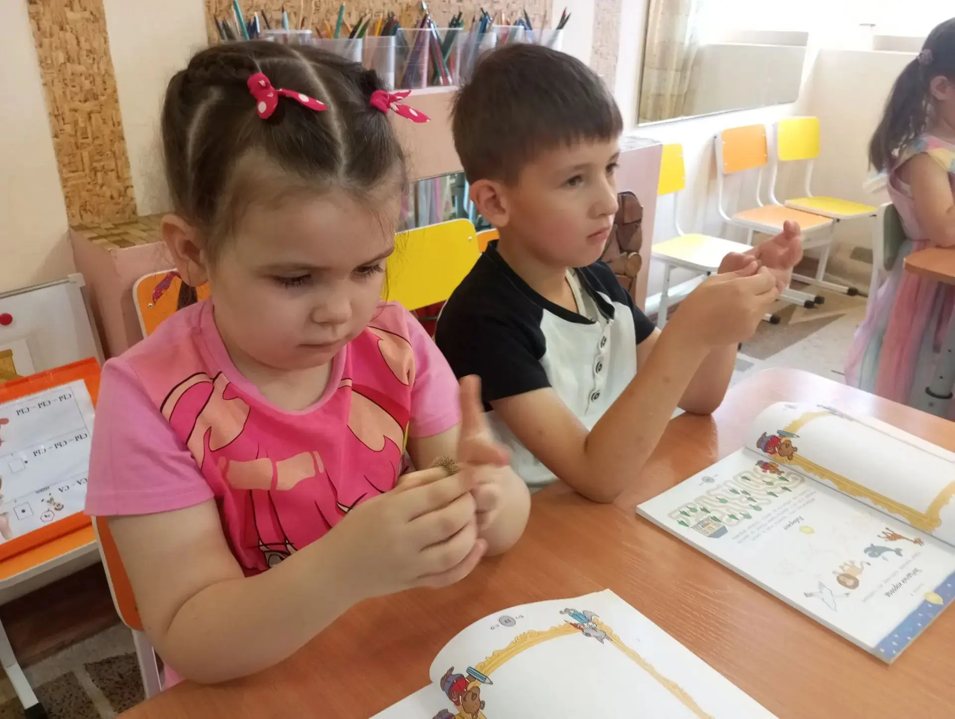 При подготовке к школе важно обращать внимание на формирование и развитие мелкой мотори...