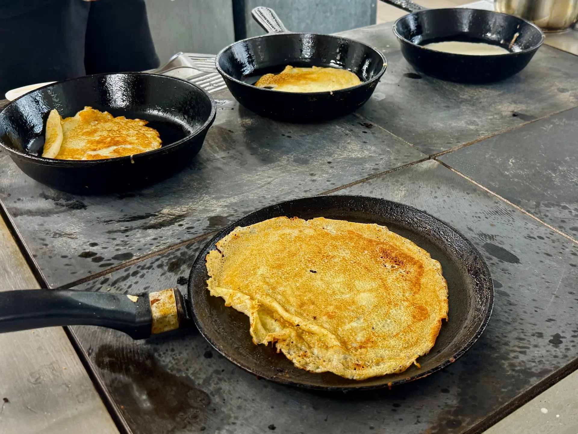 🥞 Институт экономики печет блины: угощение для участников СВО со всей душой
