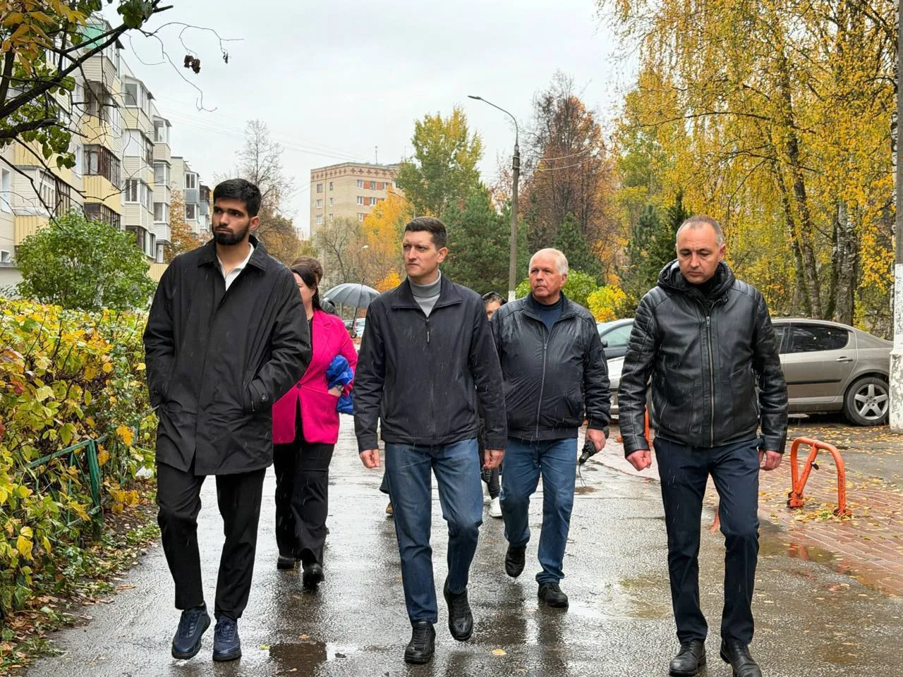 В микрорайоне Юбилейный проверили состояние дворов и подъездов. Заместитель главы Подол...
