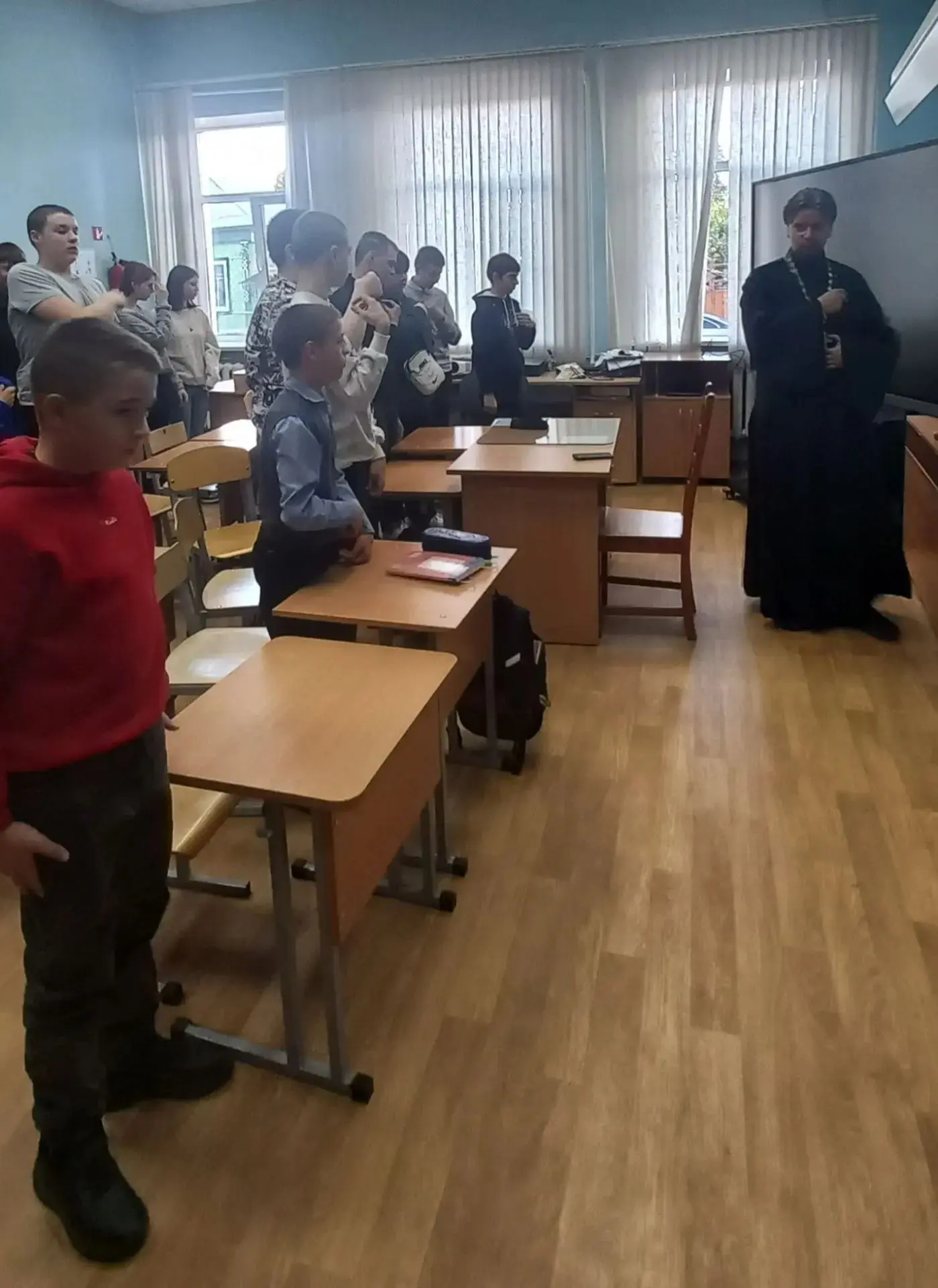 ✨В школе прошла познавательная беседа с отцом Александром на тему добра и доброты, о то...