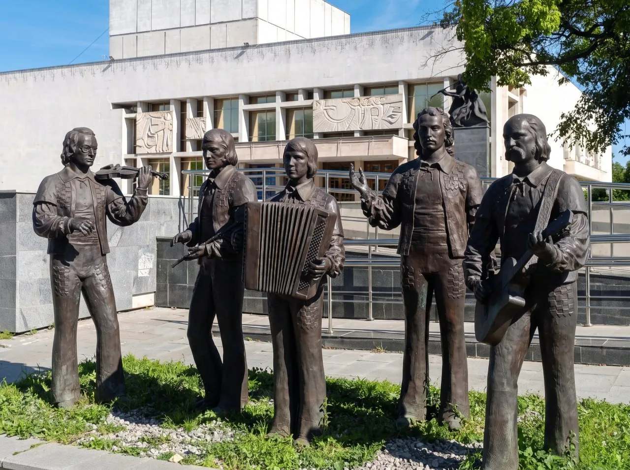 ПАМЯТНИК "ПЕСНЯРАМ", ПРОСЛАВИВШИМ ВОЛОГДУ