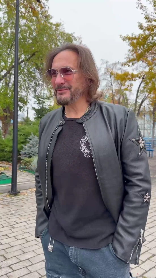 🎤 Стас Михайлов прогулялся по тюменской набережной