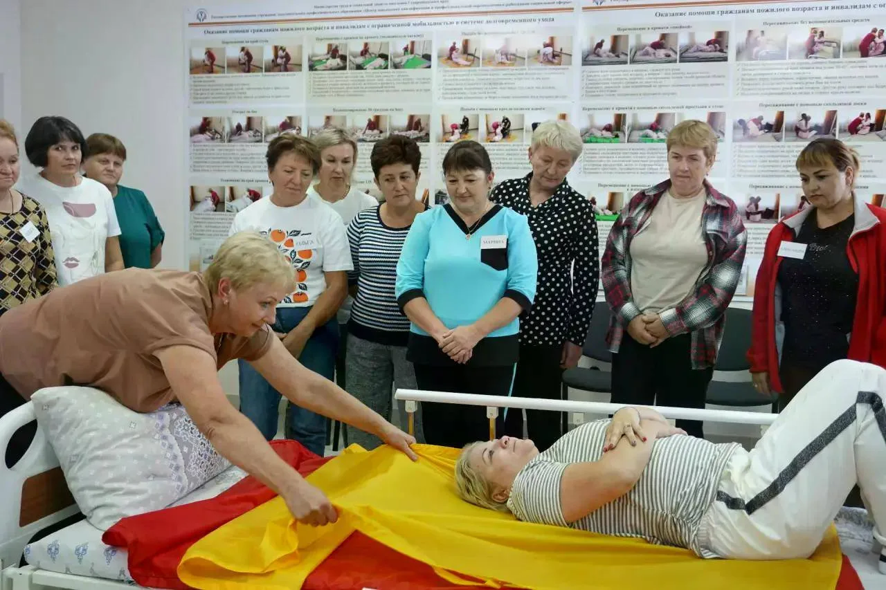 Около 6 тысяч специалистов обучили работе в системе долговременного ухода на Ставрополье