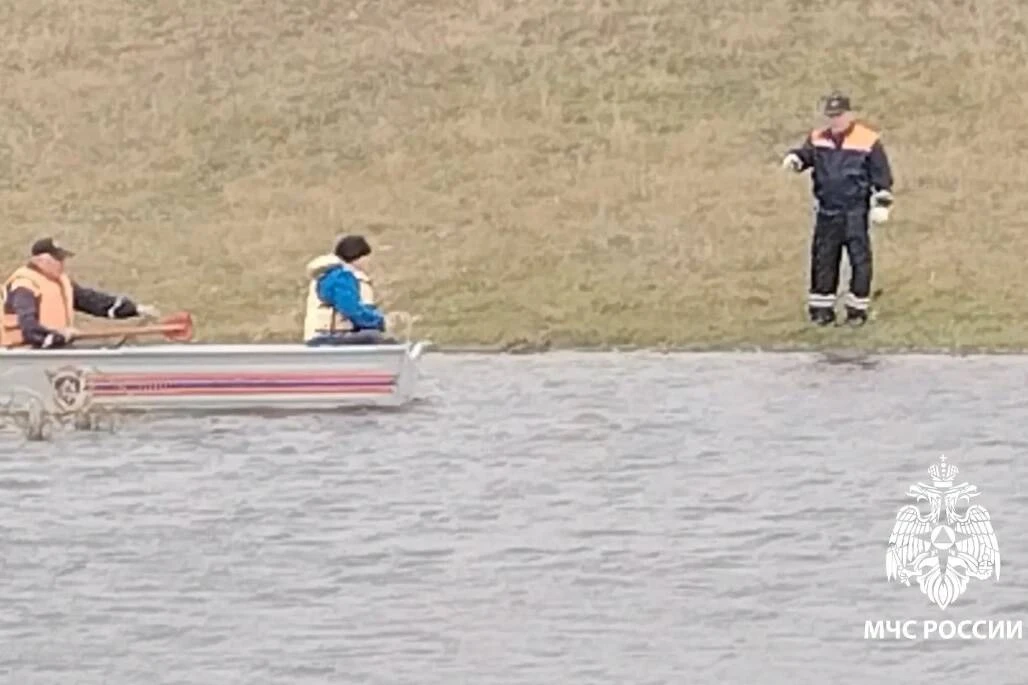 Водолазы обыскали три озера, чтобы найти пропавшего рыбака в Татарстане