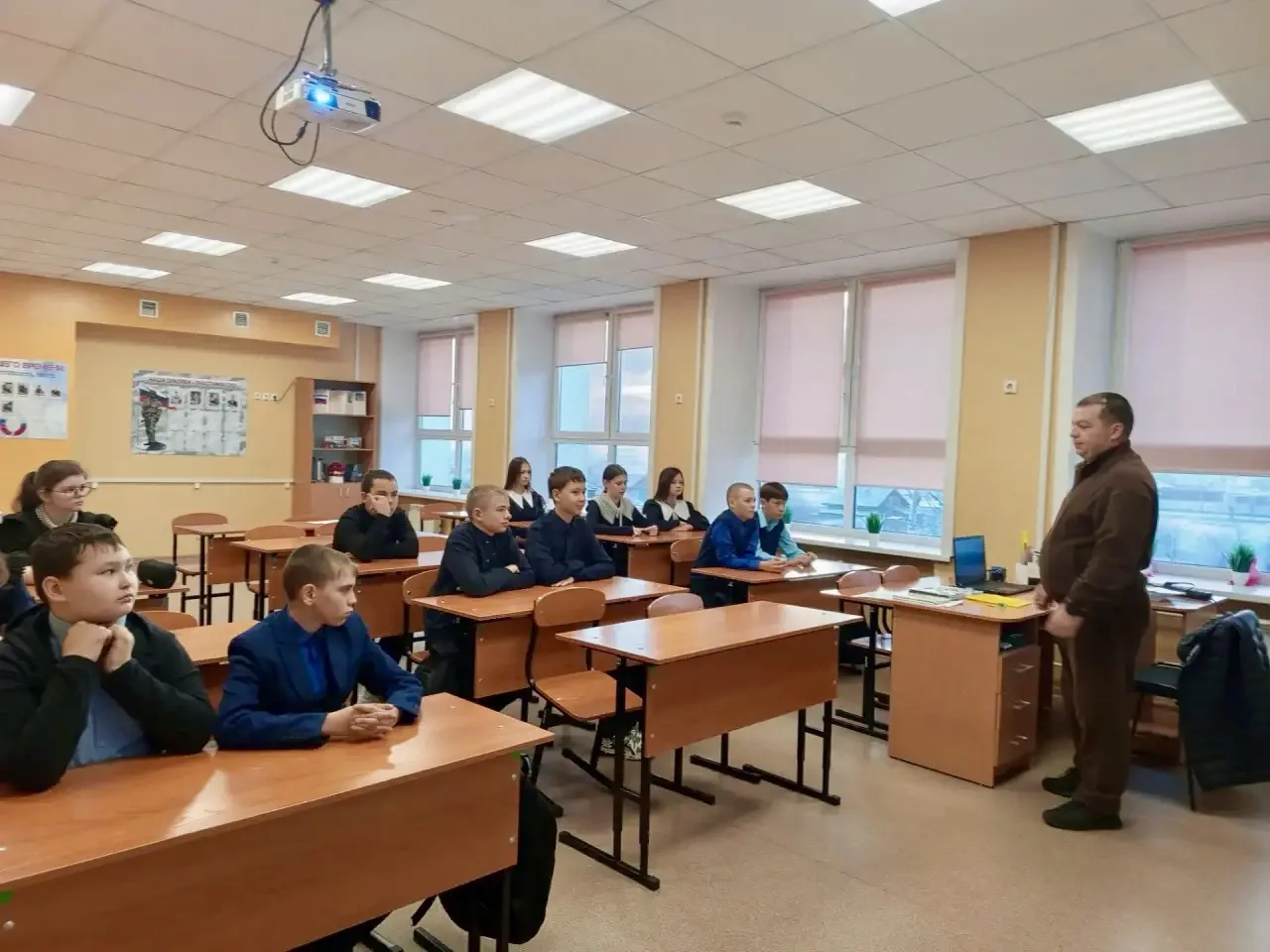 Сегодня в 7 «А» классе состоялась интересная и полезная встреча с папой одной из учениц...