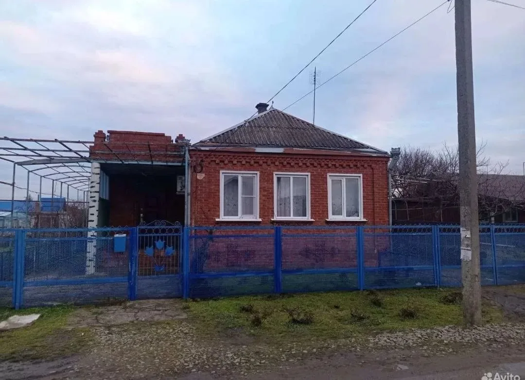 Продаётся дом в ст.Старовеличковская,ул.Жедяевского 17а,самый центр станицы.