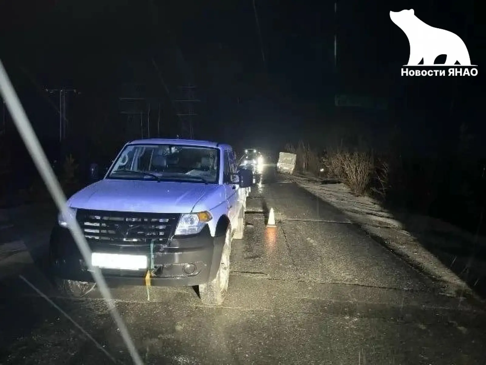 В Пуровском районе под колёсами УАЗа погиб человек