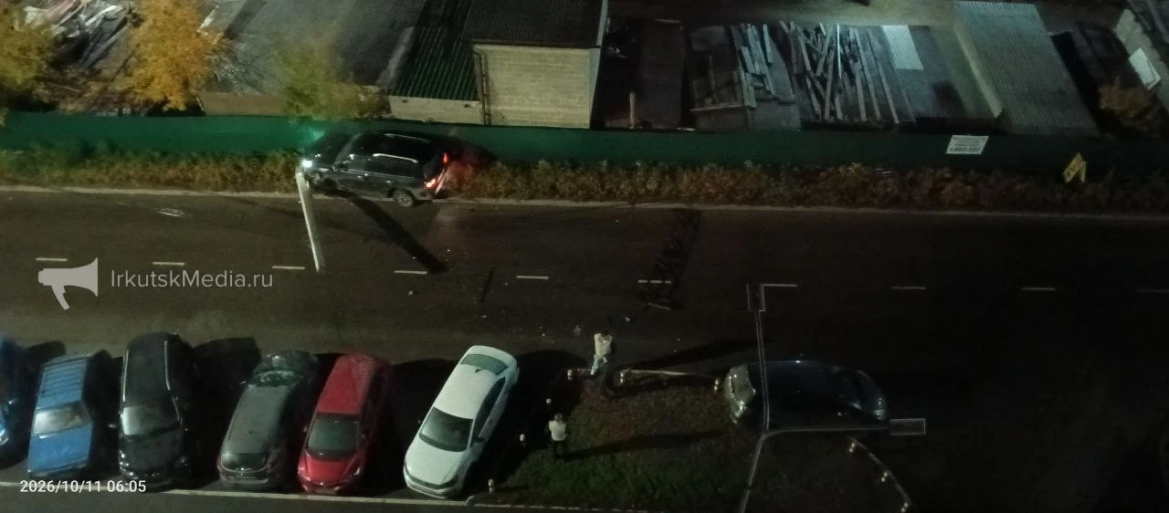 Внедорожник снес опору линии электропередачи в Иркутском районе 🚗