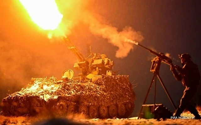 ⚡️ Ночной массированный удар беспилотников ВСУ по российским регионам включал атаку на ...