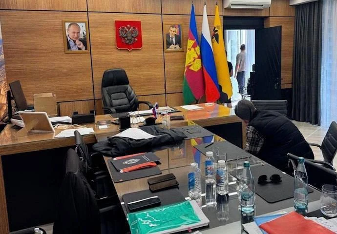 ⚡️Обыски проходят в кабинете у главы администрации Новороссийска Андрея Кравченко. Сейч...