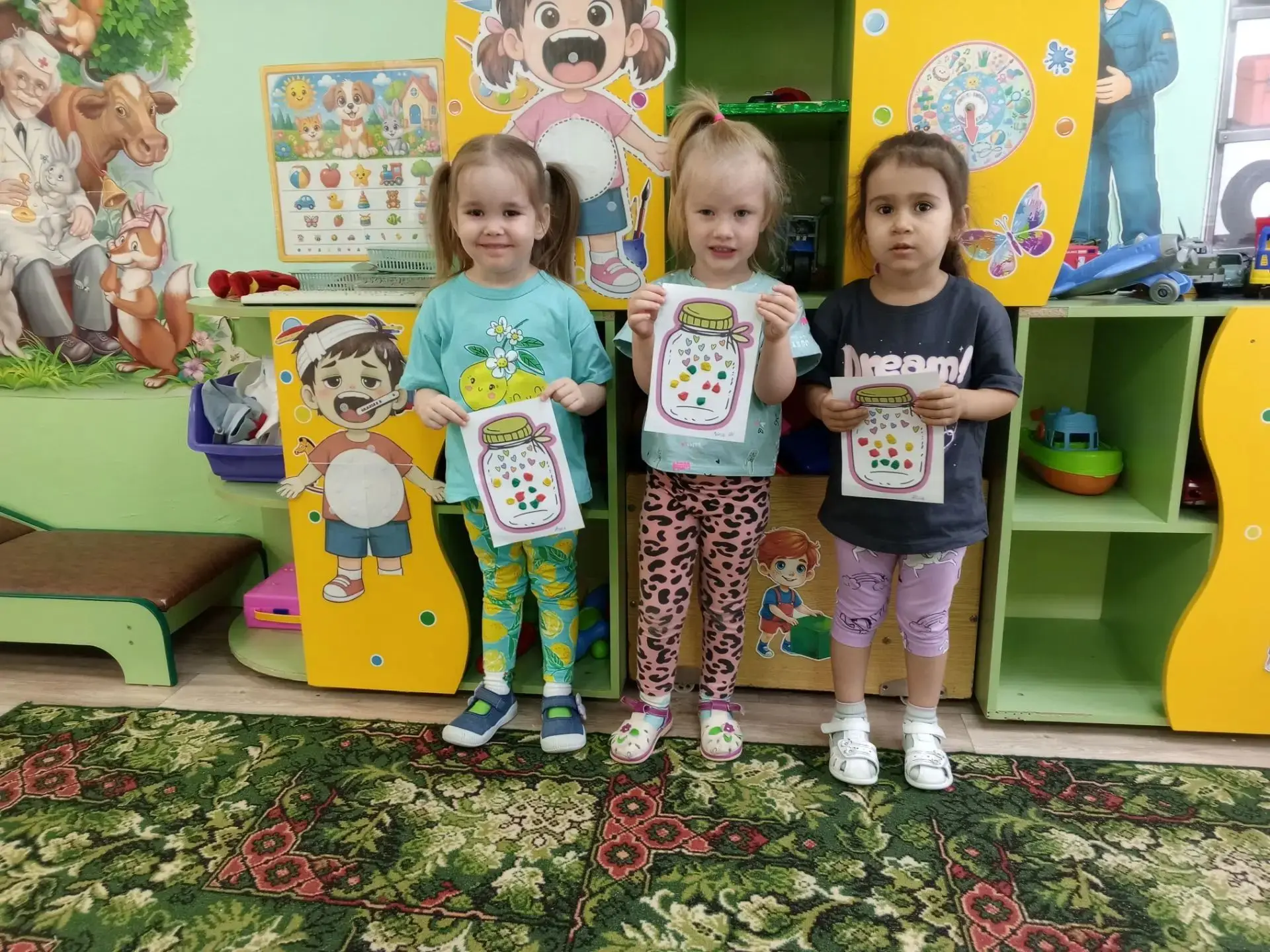 🐰 «Спасибо, ребята, за витаминки!» — говорит Зайчик