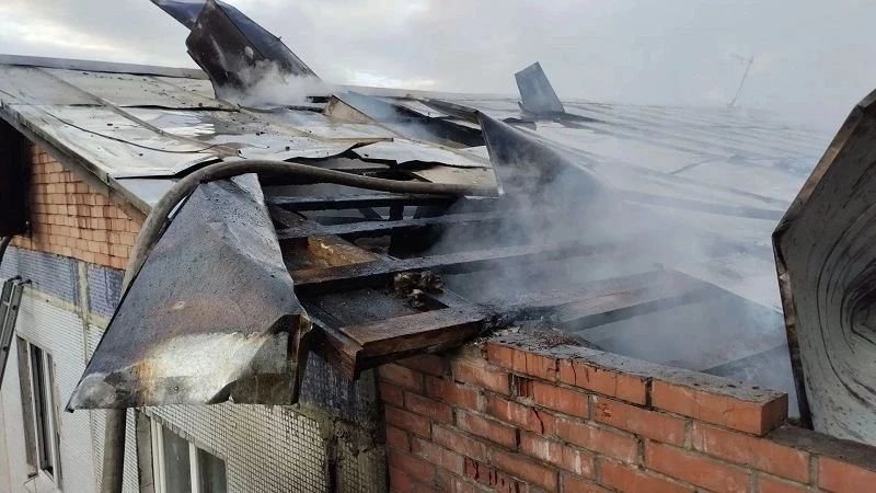 Утром под Тольятти загорелся дом на площади 100 квадратных метро