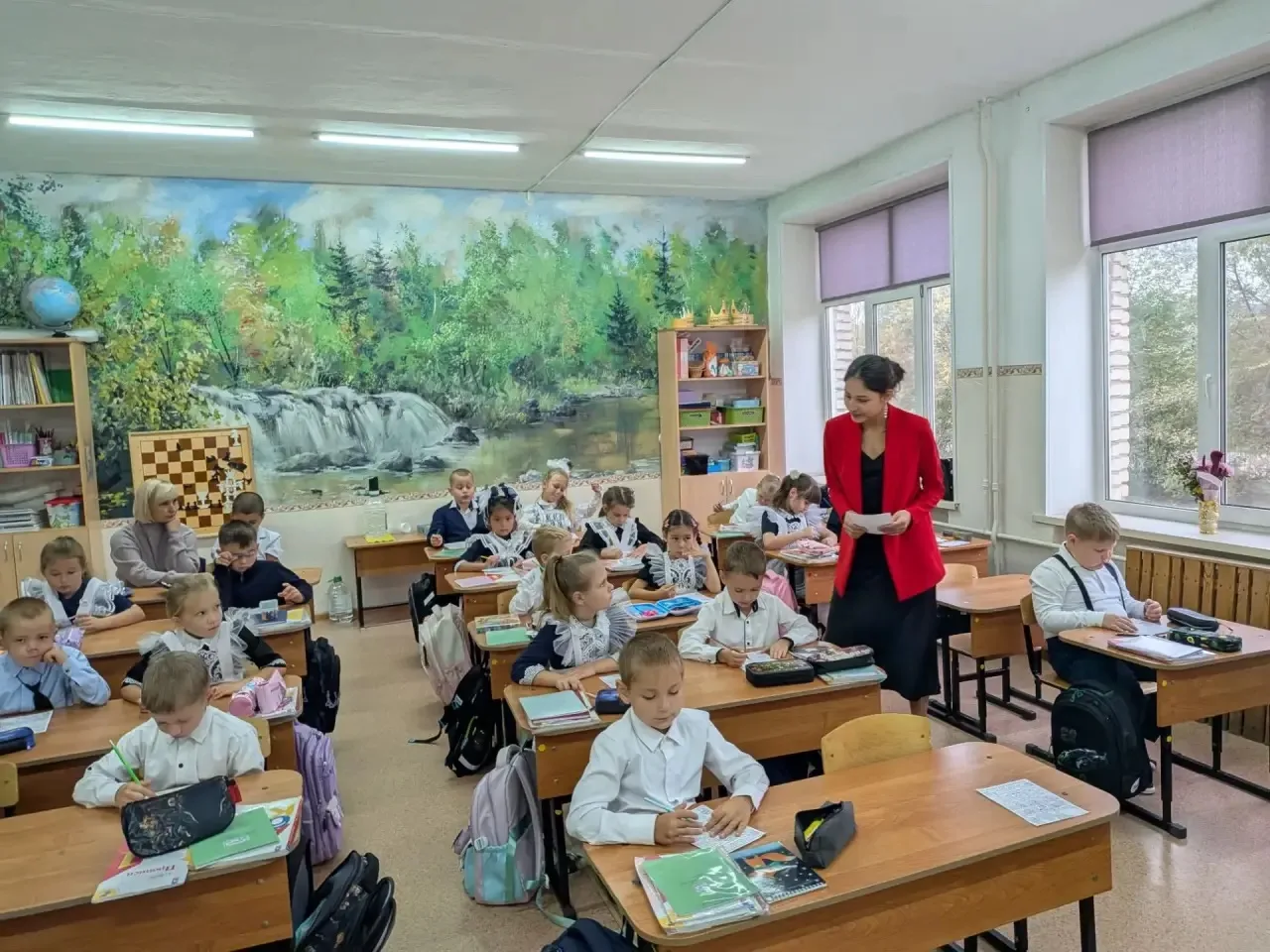 День самоуправления в школе на День учителя — одна из самых тёплых и интересных традици...