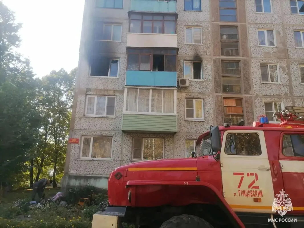 📌 В Веневском районе спасли 6 человек из горящей квартиры
