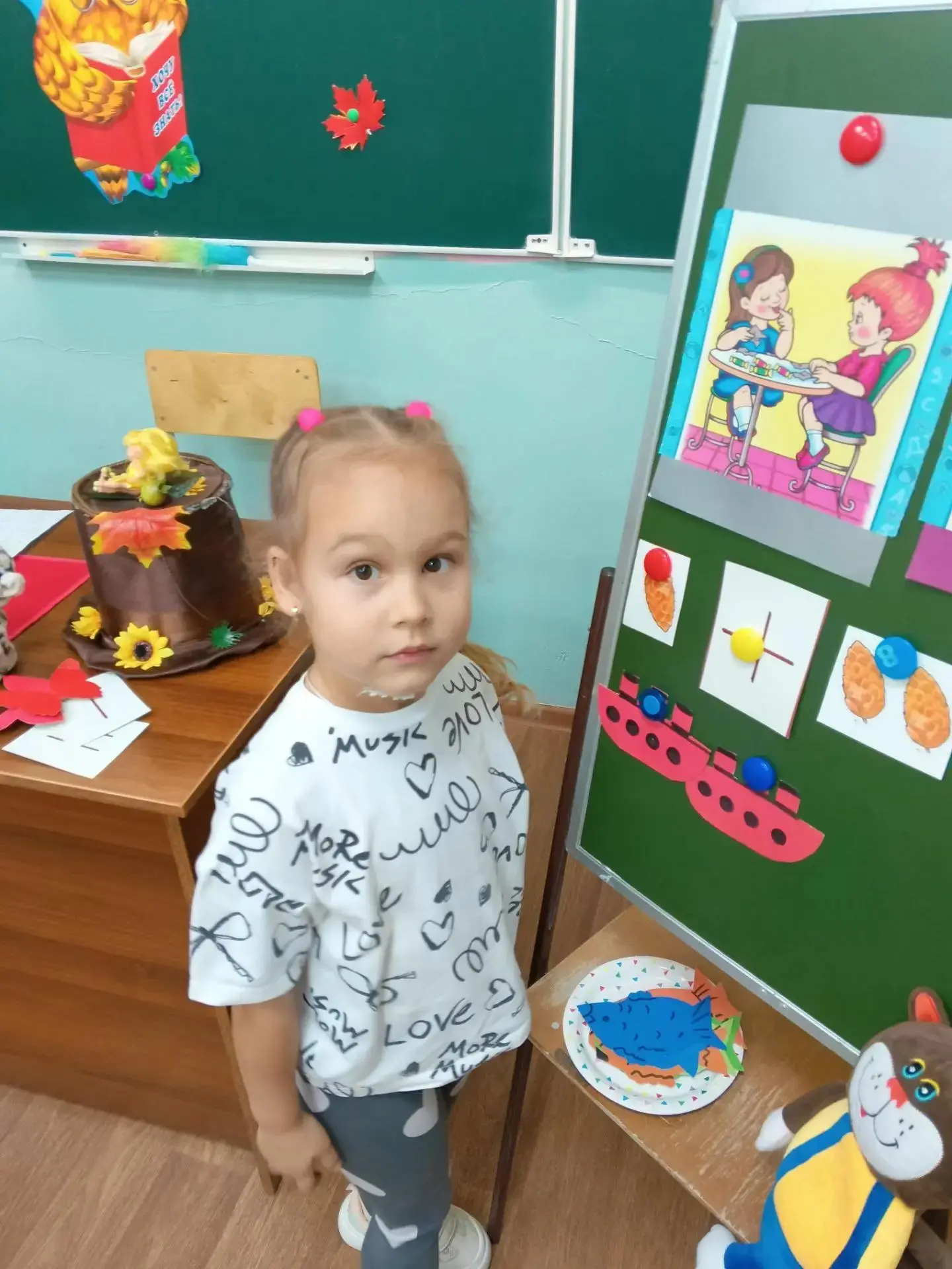 Продолжают свою работу дошколята.
