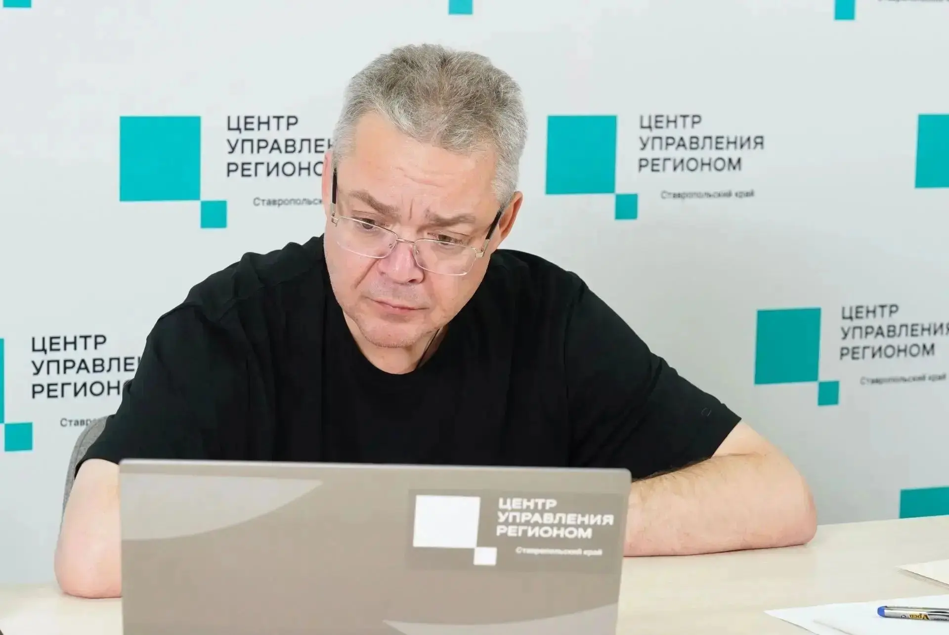 Завершилась прямая линия губернатора Ставропольского края Владимира Владимировича Влади...