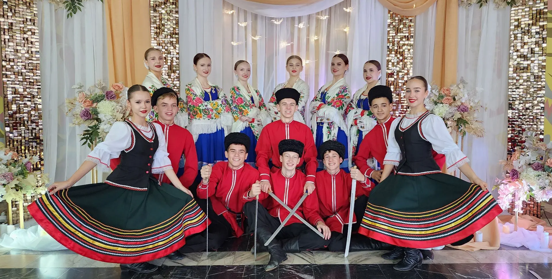 Сегодня наши девчонки ансамбля казачьего танца "Станица" Дома культуры станицы Бриньков...