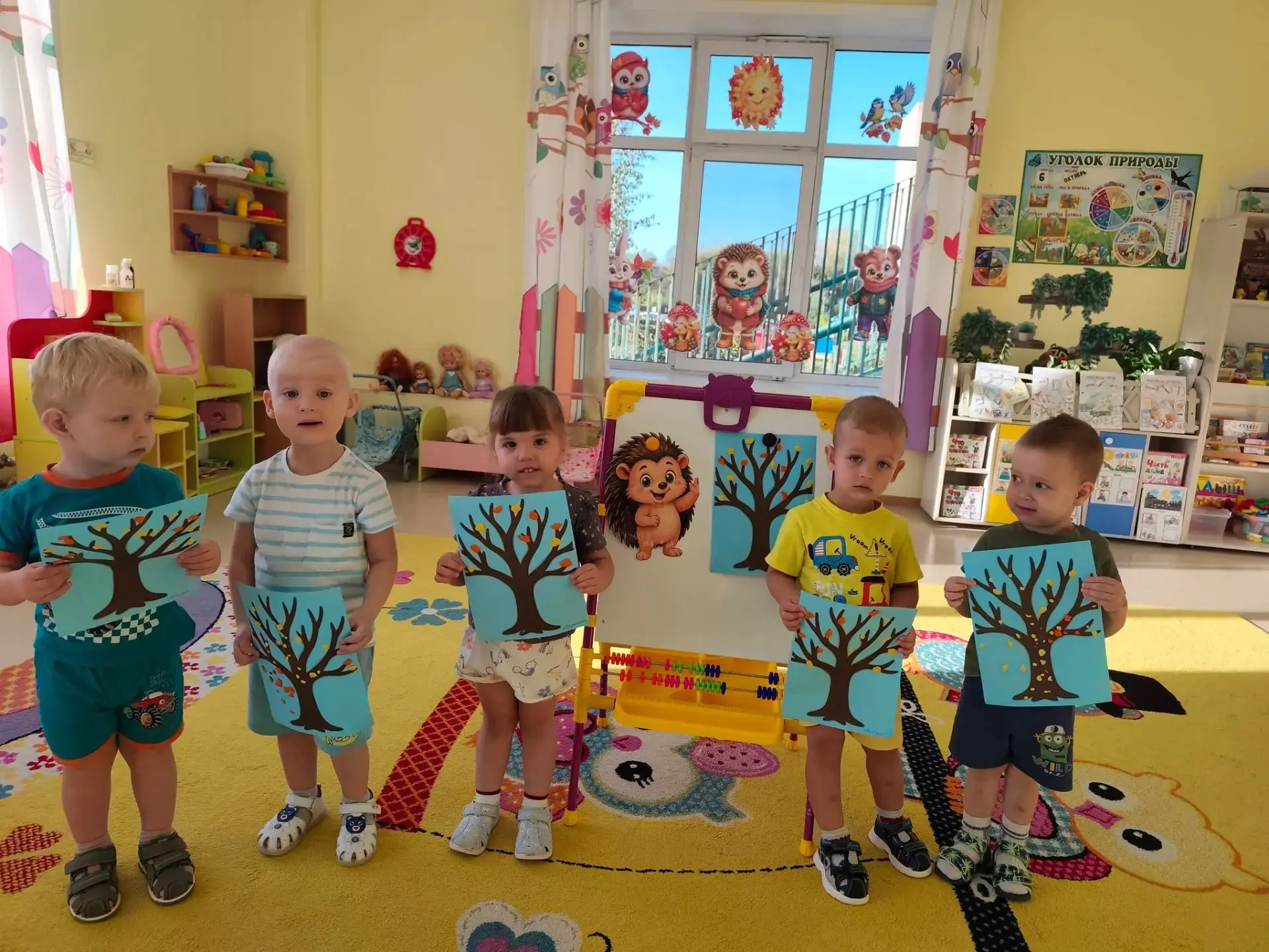 В 3 группе прошло увлекательное занятие по лепке на тему «Падают, падают листья» 🍁.
