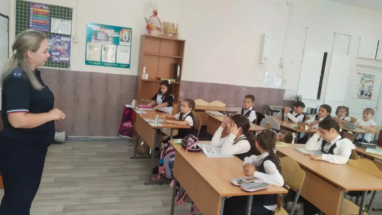📚 Важный день в 1 «В» классе: встреча с лейтенантом полиции