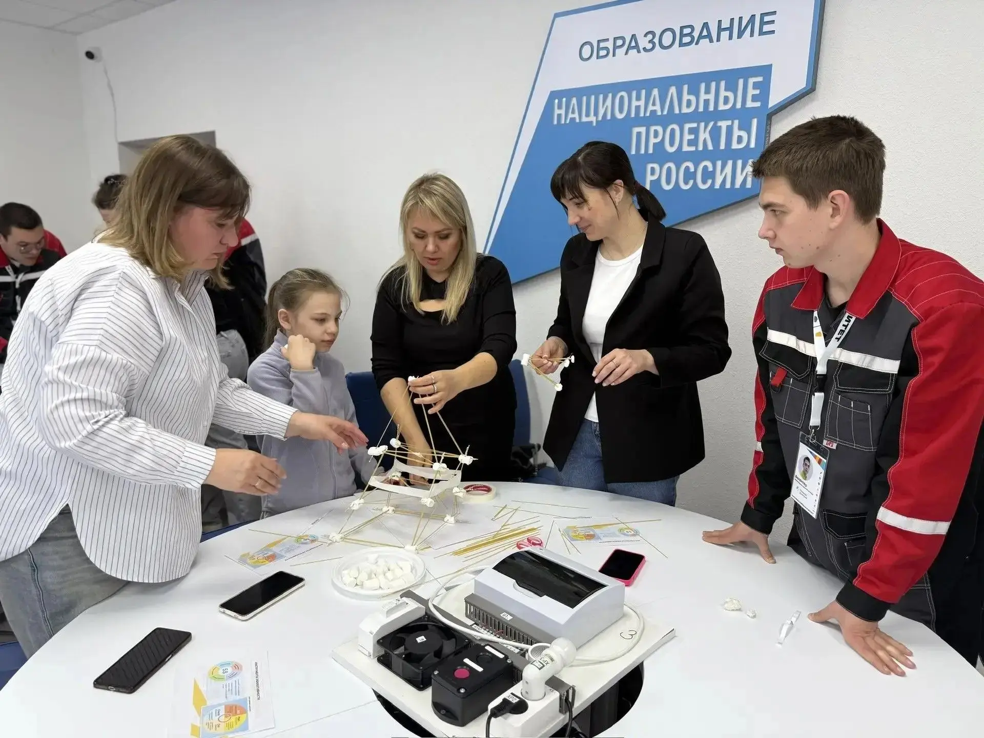 Хочешь построить успешную карьеру уже со школы? Узнай, какие возможности открывает сист...