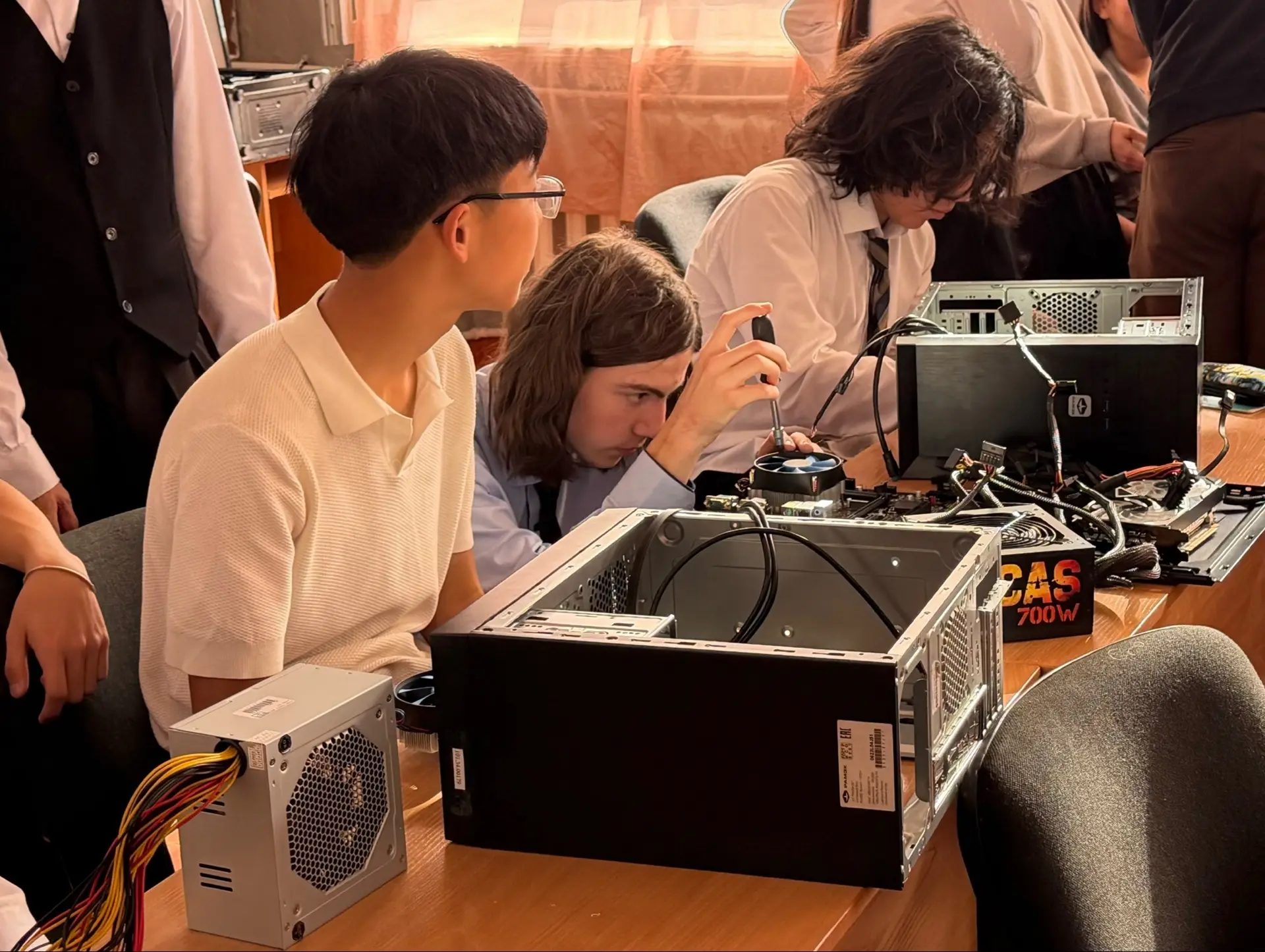 Будущие IT-специалисты перешли к изучению «внутреннего мира» компьютера 👨‍💻