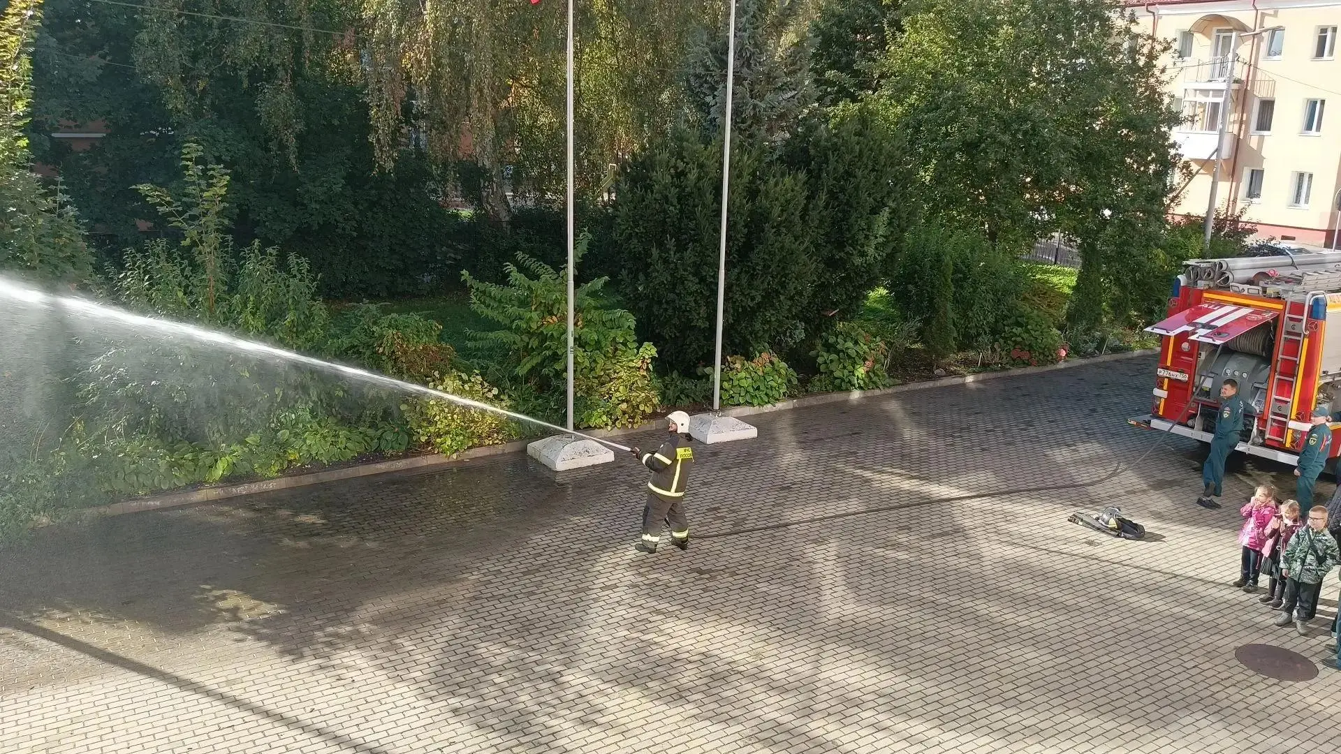 🚒 Всероссийский открытый урок культуры безопасности: встреча с МЧС России!