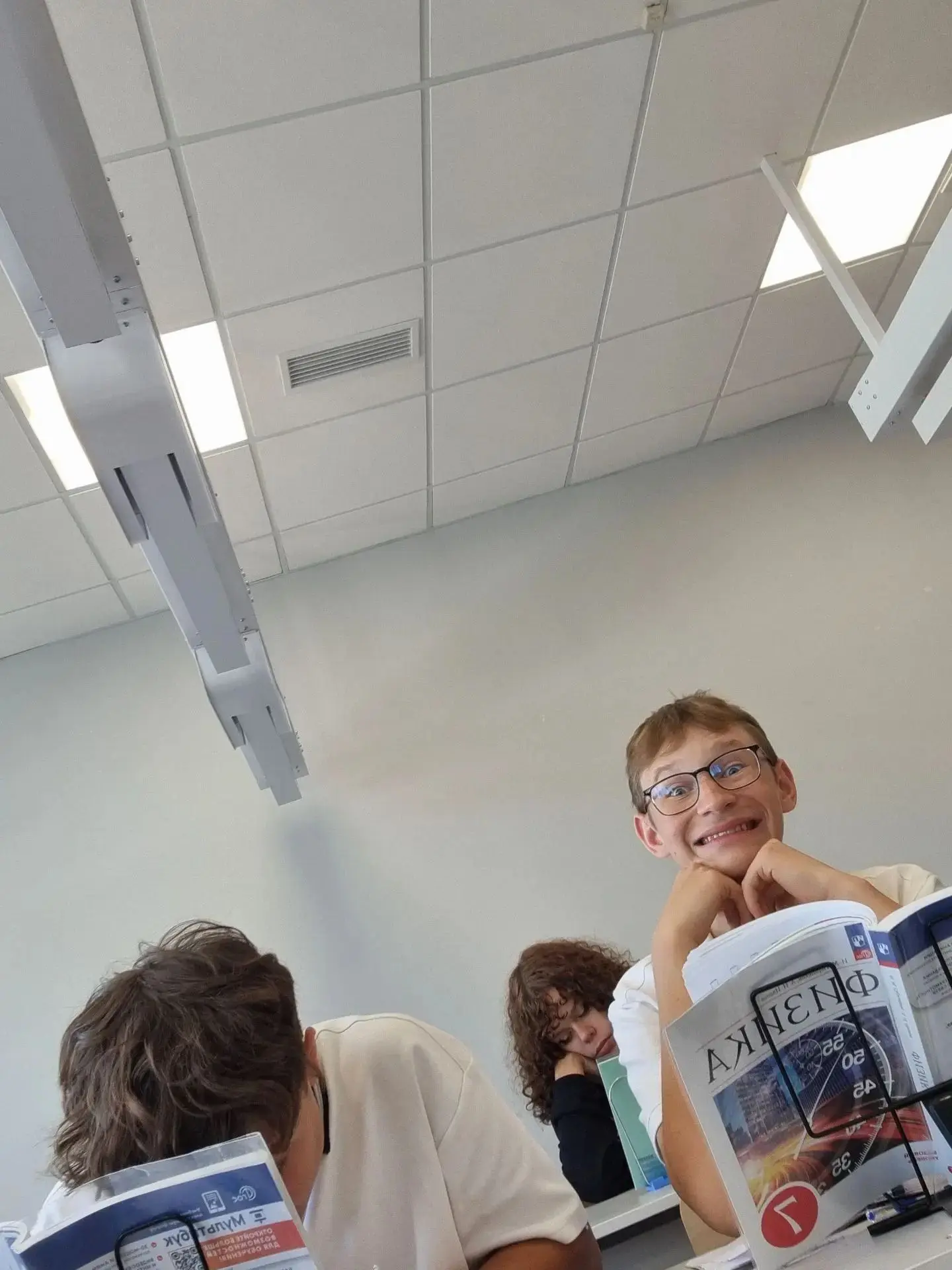 Братишки, газ реакций?