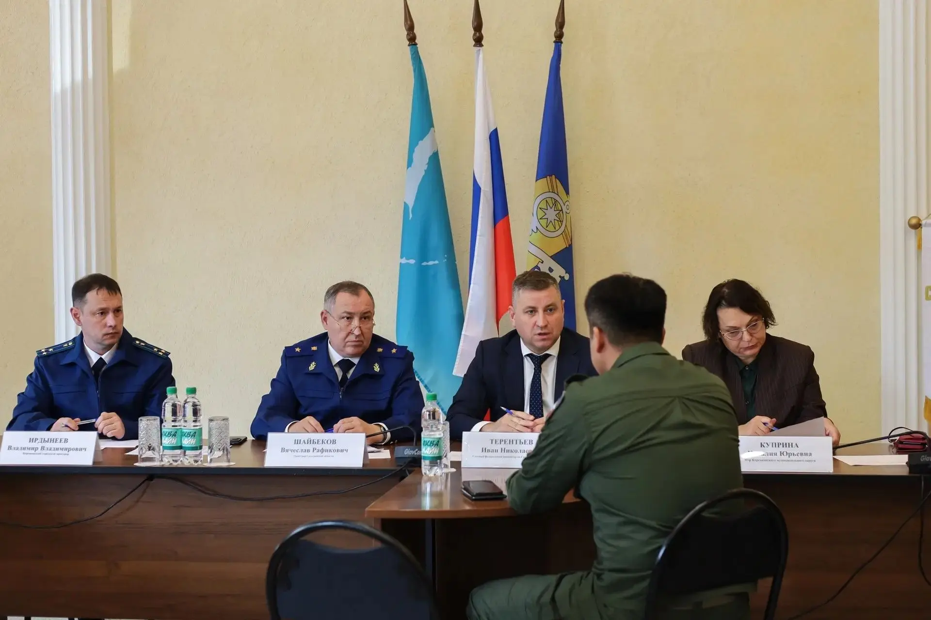 На приеме граждан, проведенном Главным федеральным инспектором по Сахалинской области с...